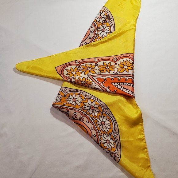 Unique 70s Vintage Dreamy Illustrated Pink Butterfly Graphic Scarf - Picture 3 of 11